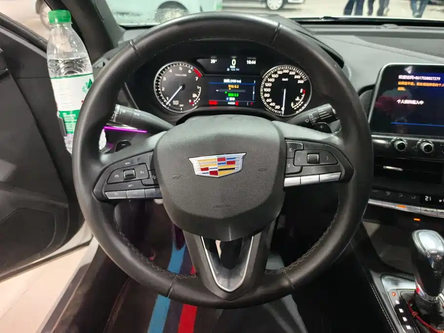 Cadillac CT4 — фото 15