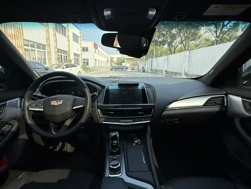 Cadillac CT5 — фото 4
