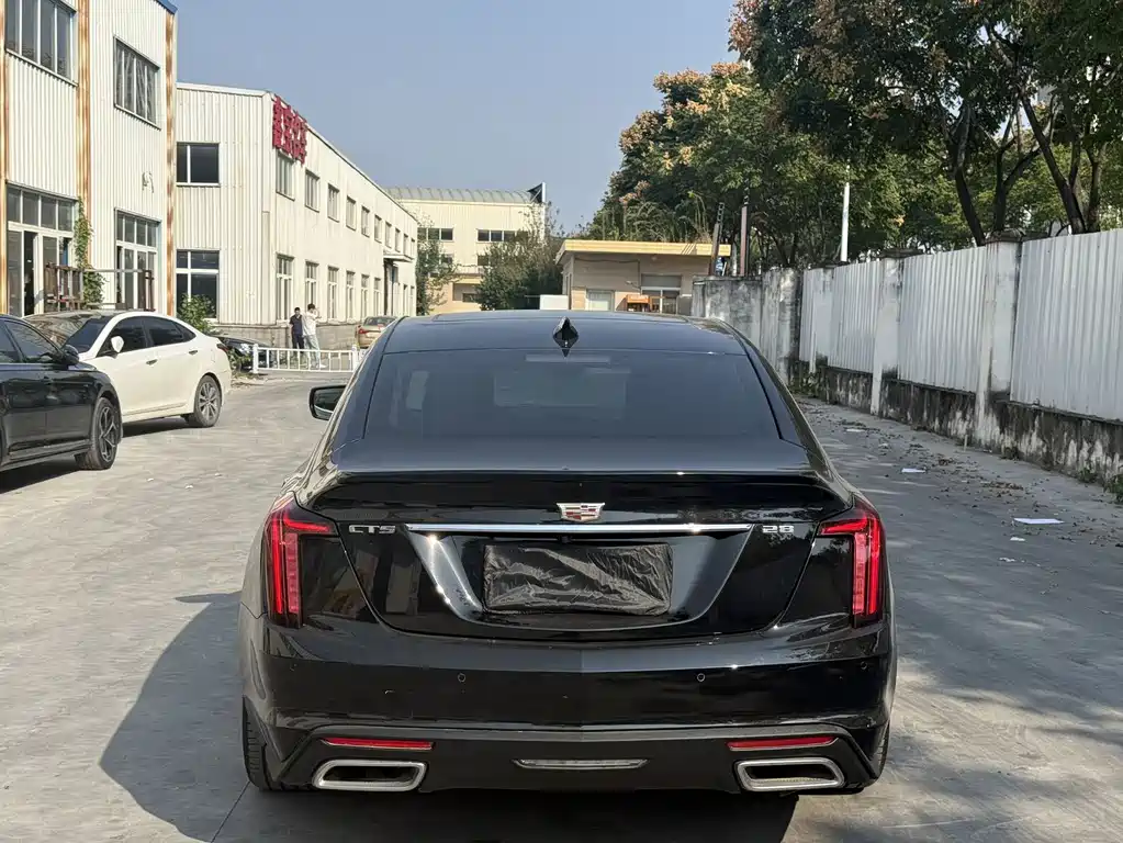 Cadillac CT5 — фото 8