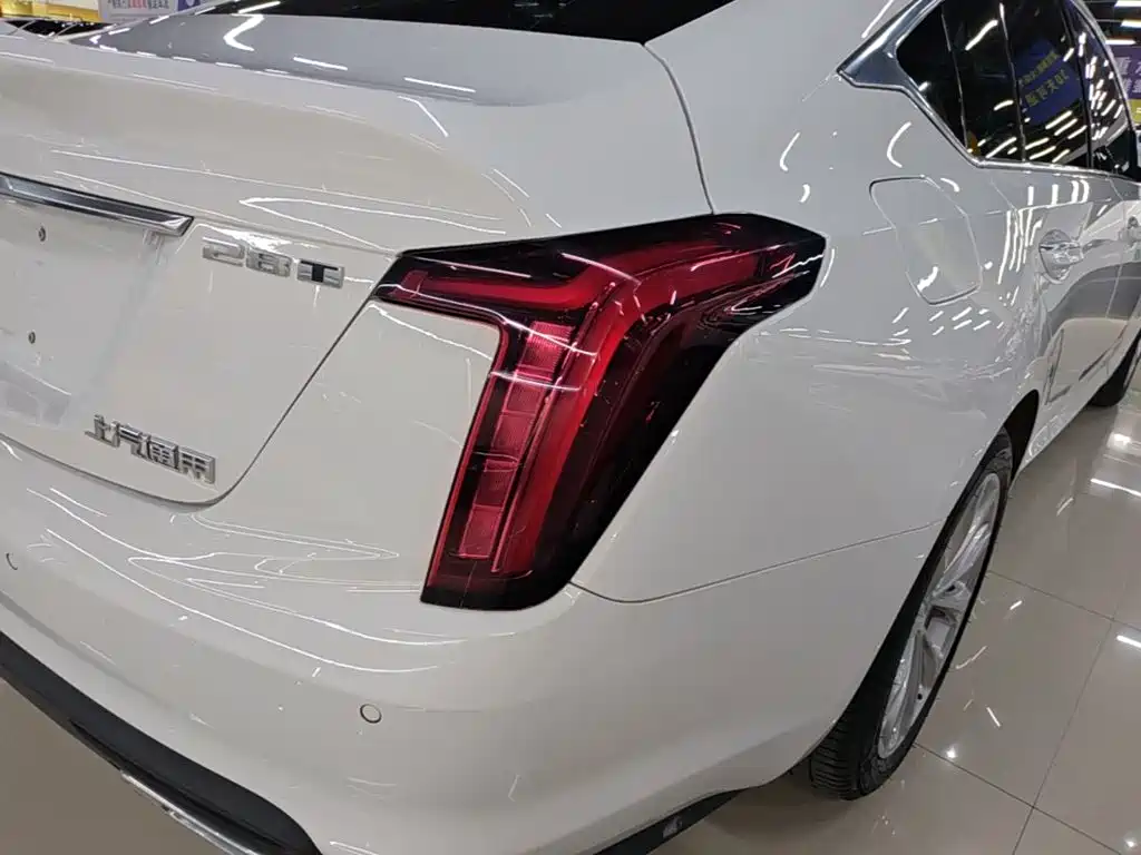 Cadillac CT5 — фото 7