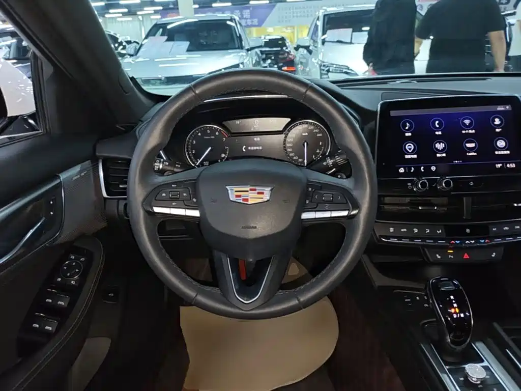 Cadillac CT5 — фото 10