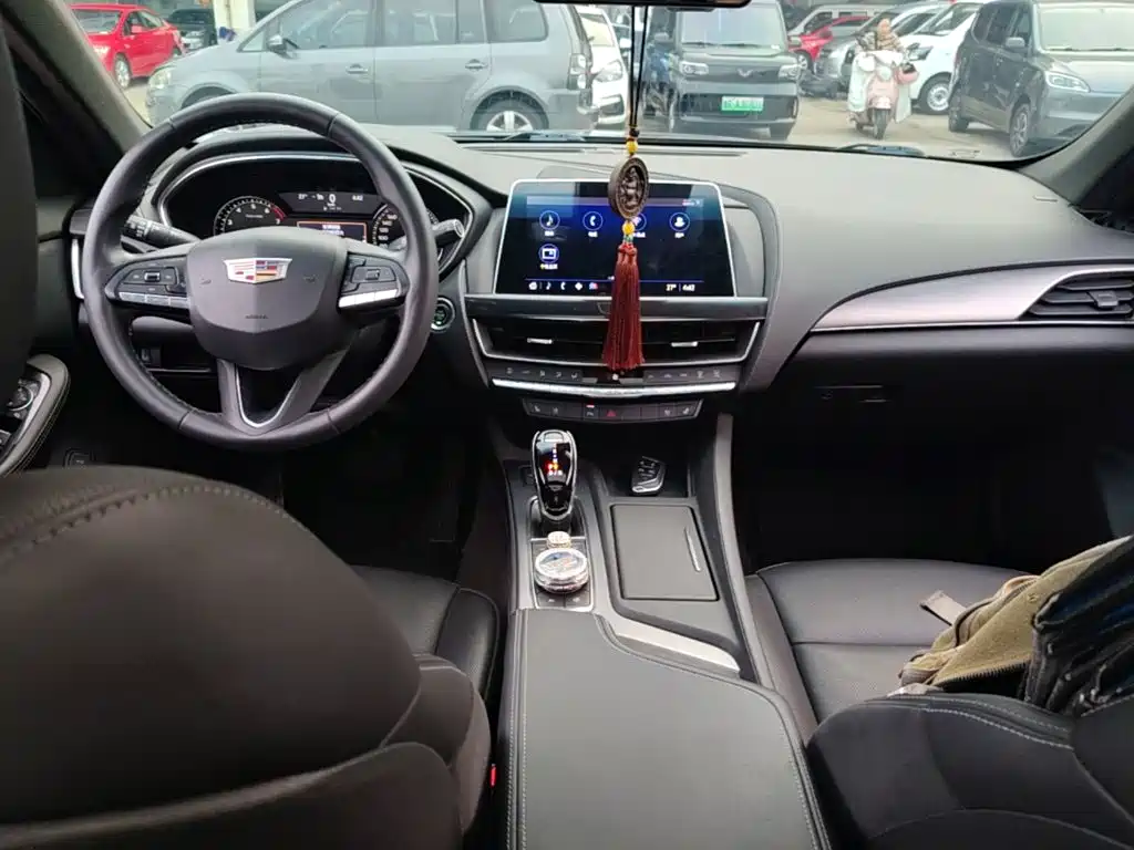 Cadillac CT5 — фото 9