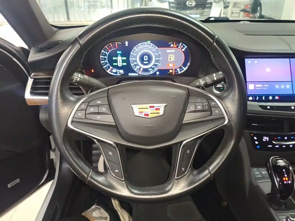 Cadillac CT6 — фото 10