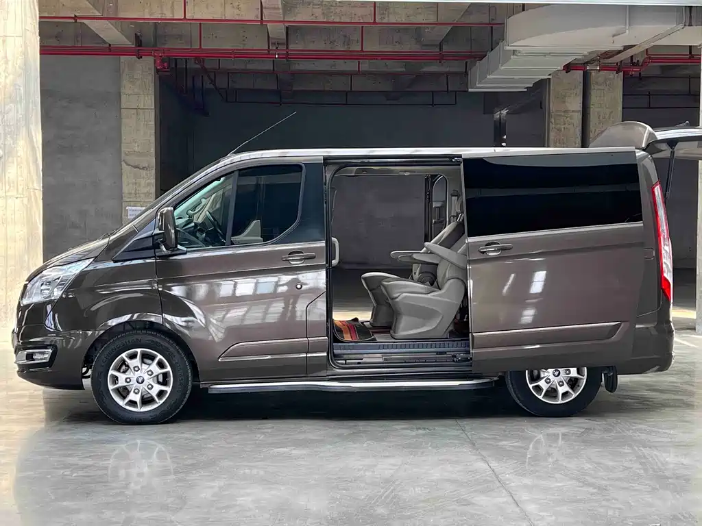 Ford Tourneo — фото 8