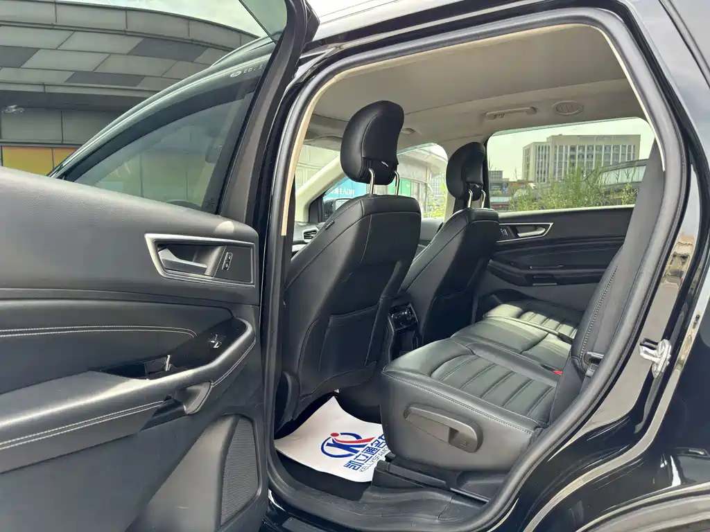 Ford Edge — фото 8