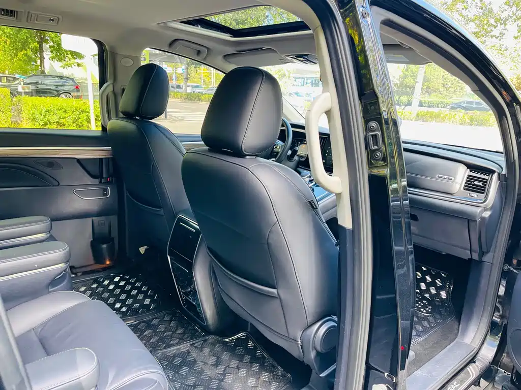 GAC Motor Trumpchi M8 — фото 23