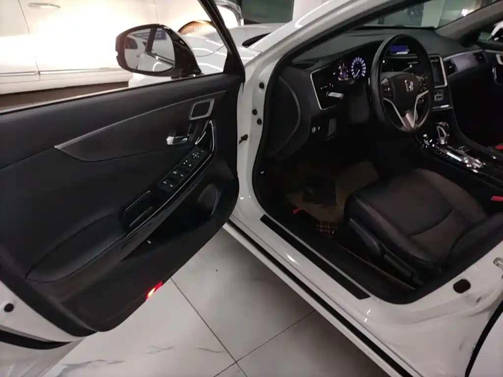 Honda Spirior — фото 15