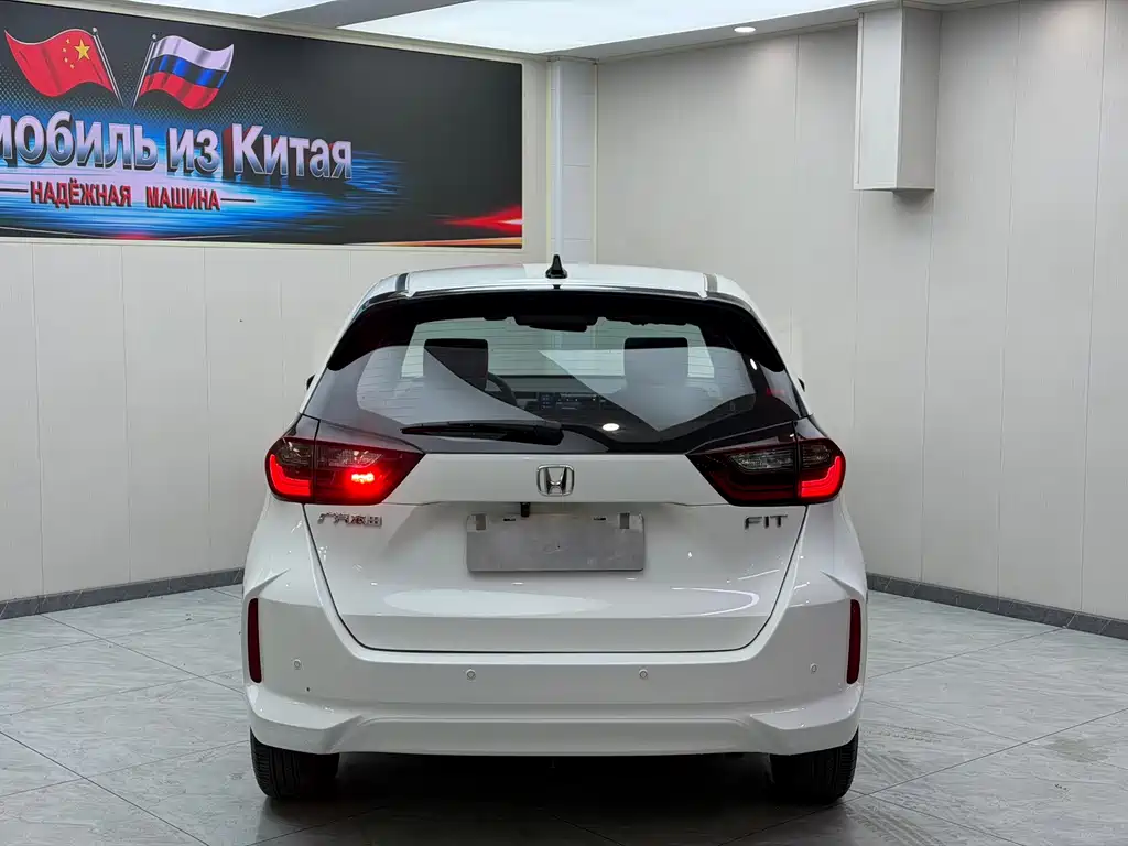 Honda Fit — фото 5