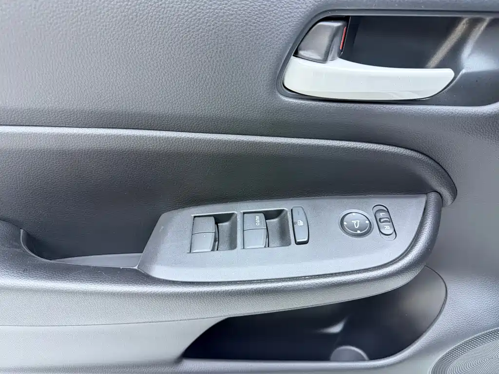 Honda Fit — фото 8