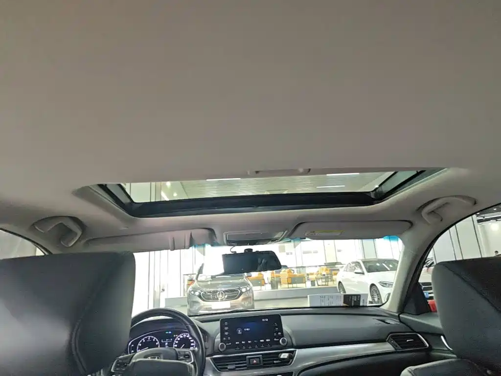 Honda Accord — фото 17