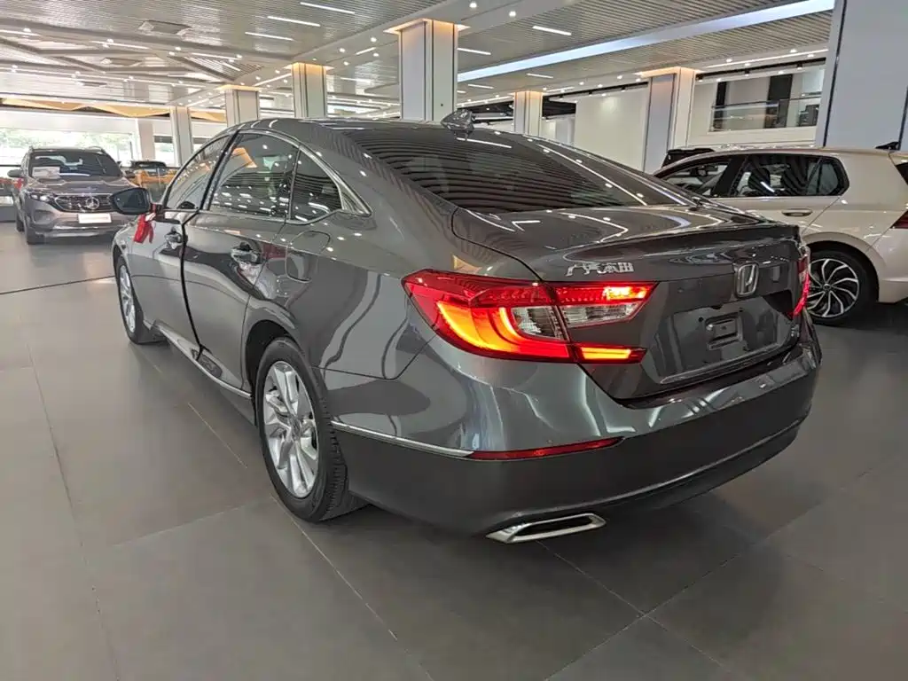 Honda Accord — фото 4