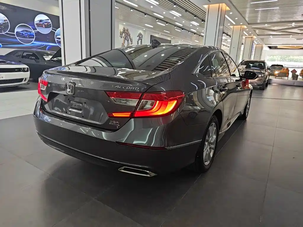 Honda Accord — фото 6