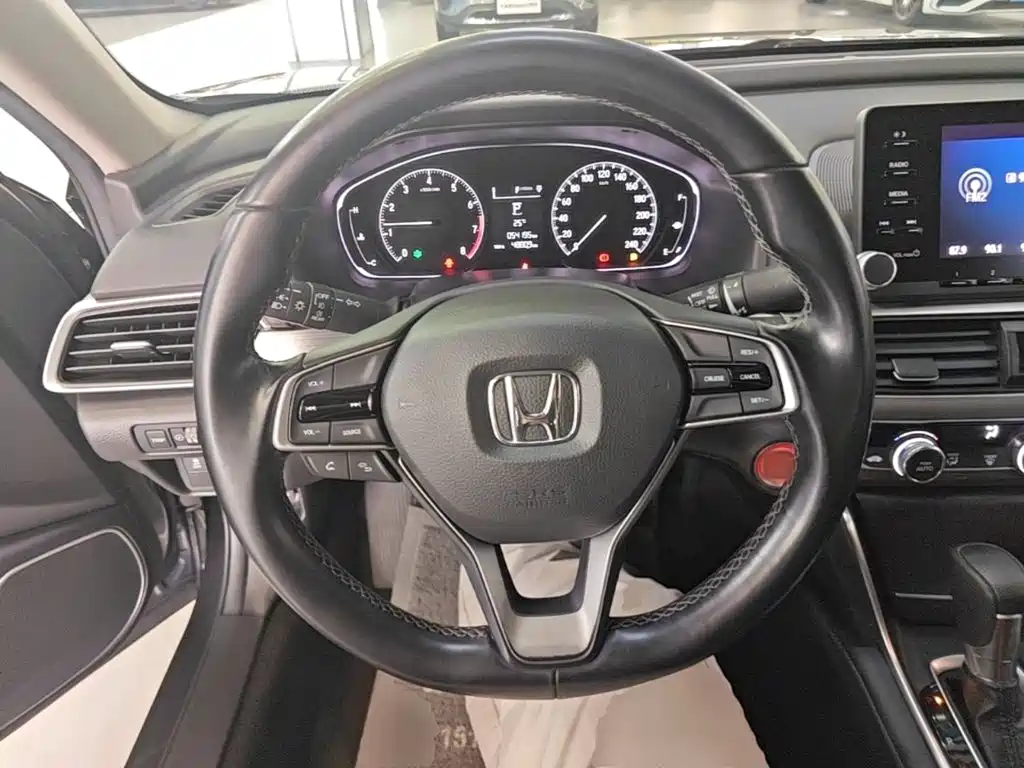 Honda Accord — фото 10