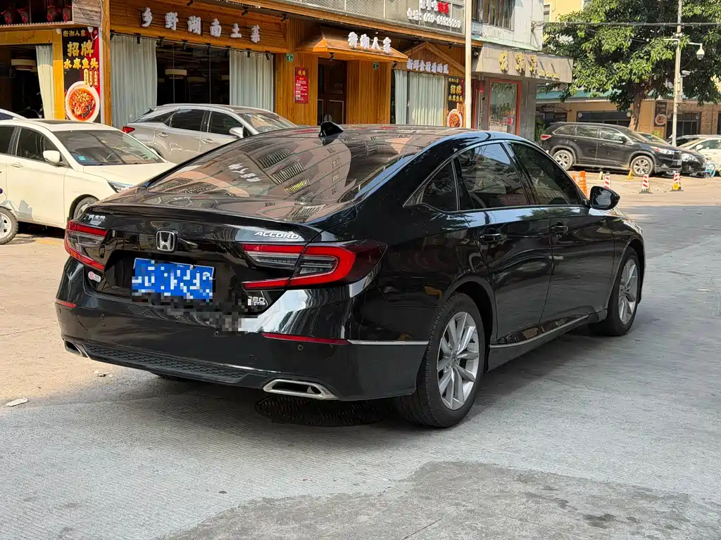 Honda Accord — фото 7
