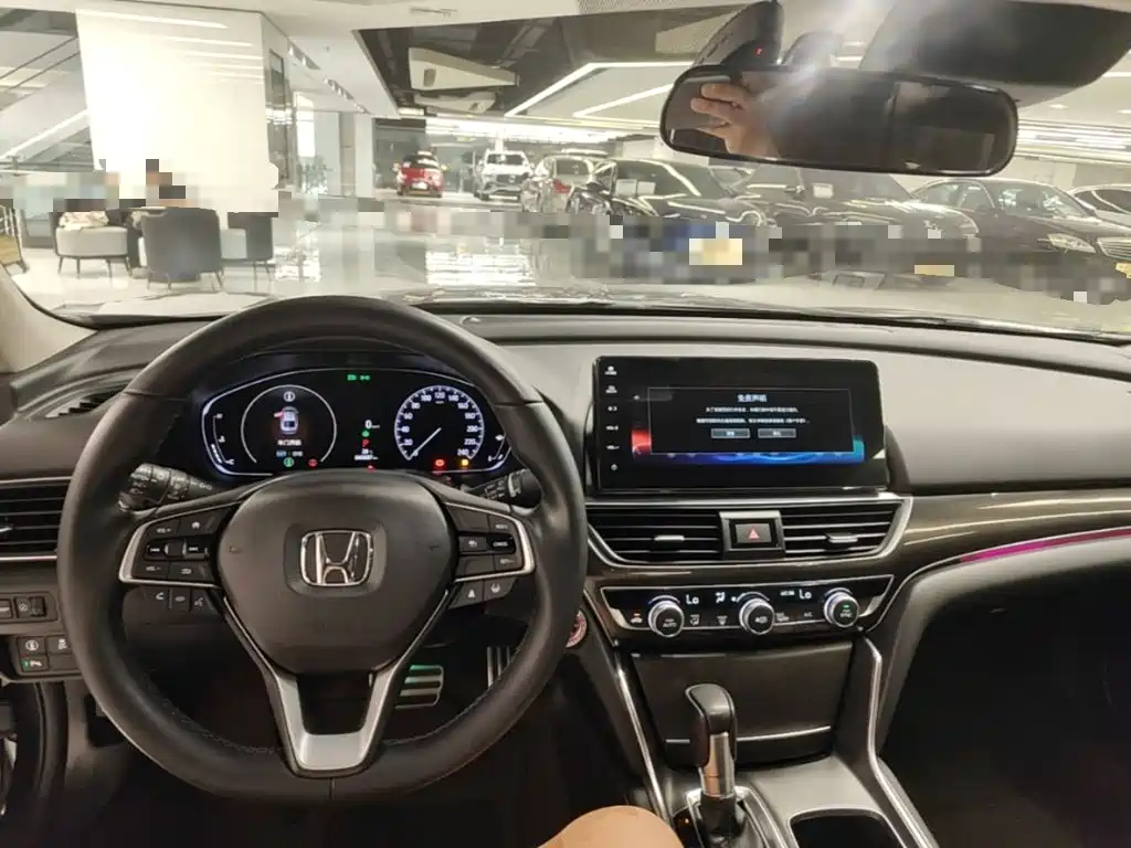 Honda Accord — фото 9