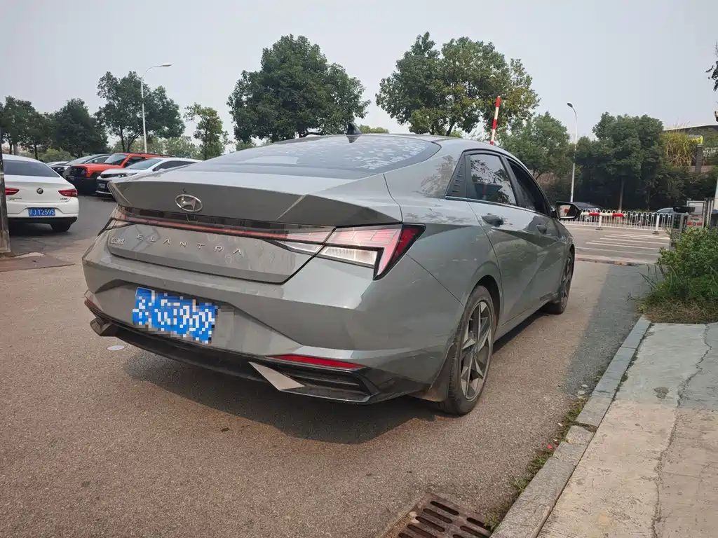 Hyundai Elantra — фото 3