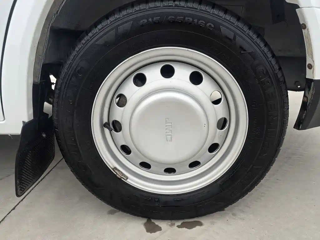 JMC Tesla — фото 15