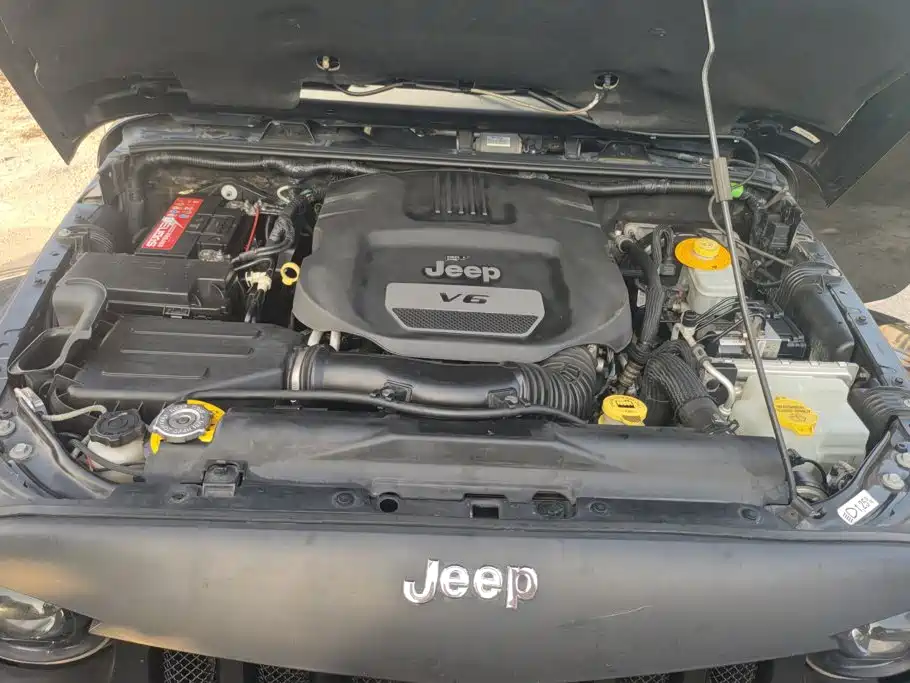 Jeep Wrangler — фото 10