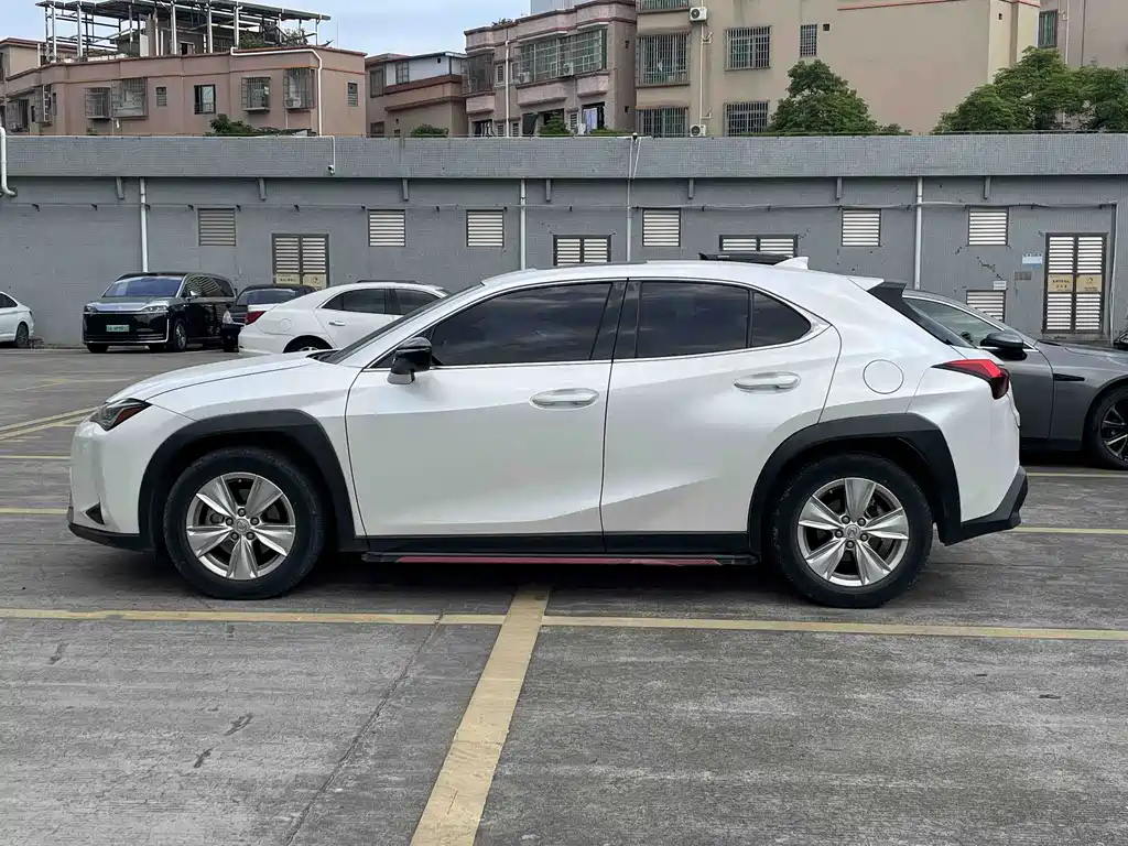 Lexus UX — фото 2