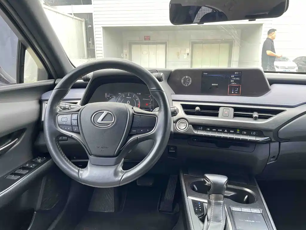 Lexus UX — фото 11
