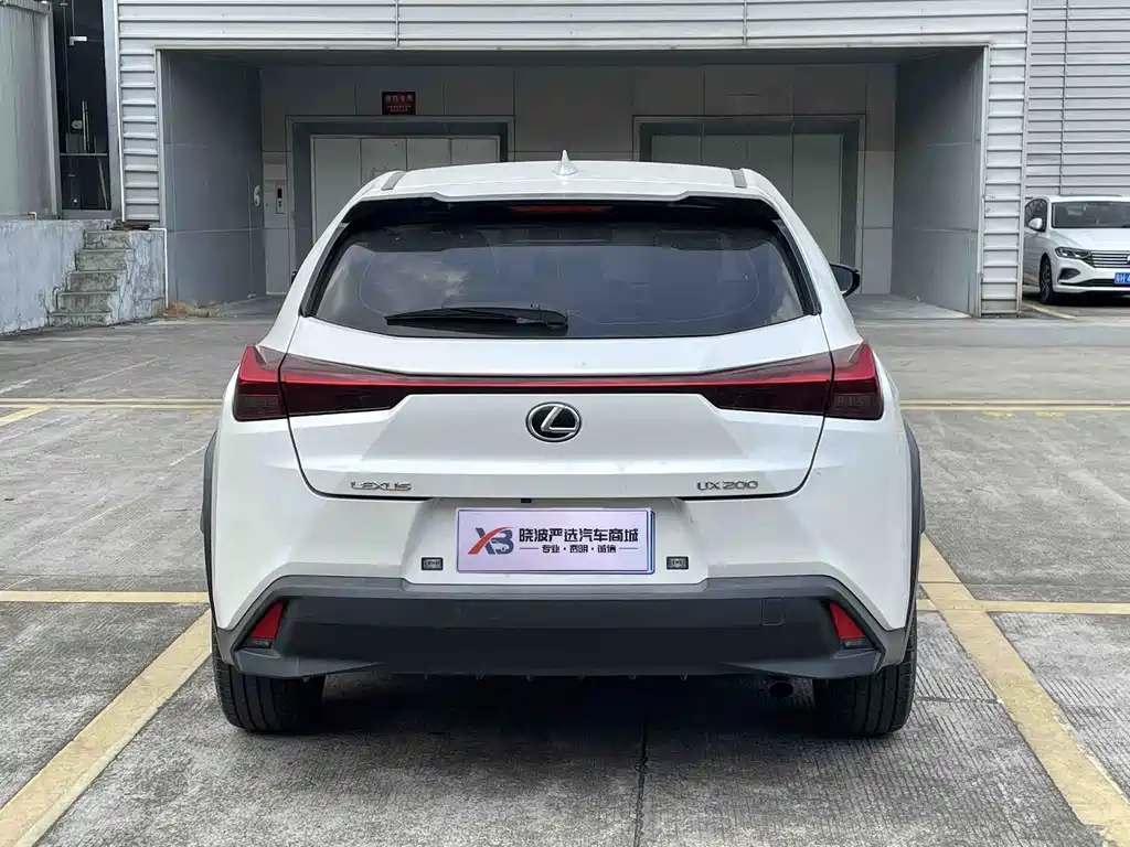 Lexus UX — фото 14