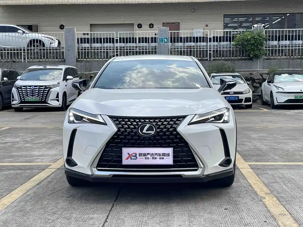 Lexus UX — фото 3