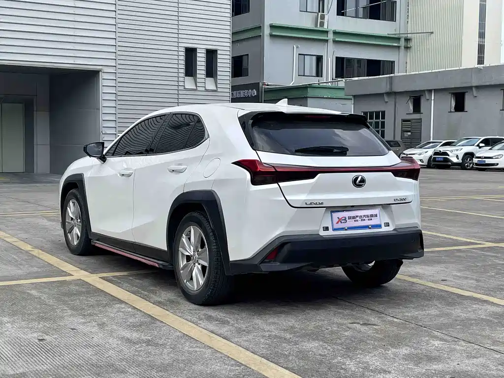 Lexus UX — фото 4