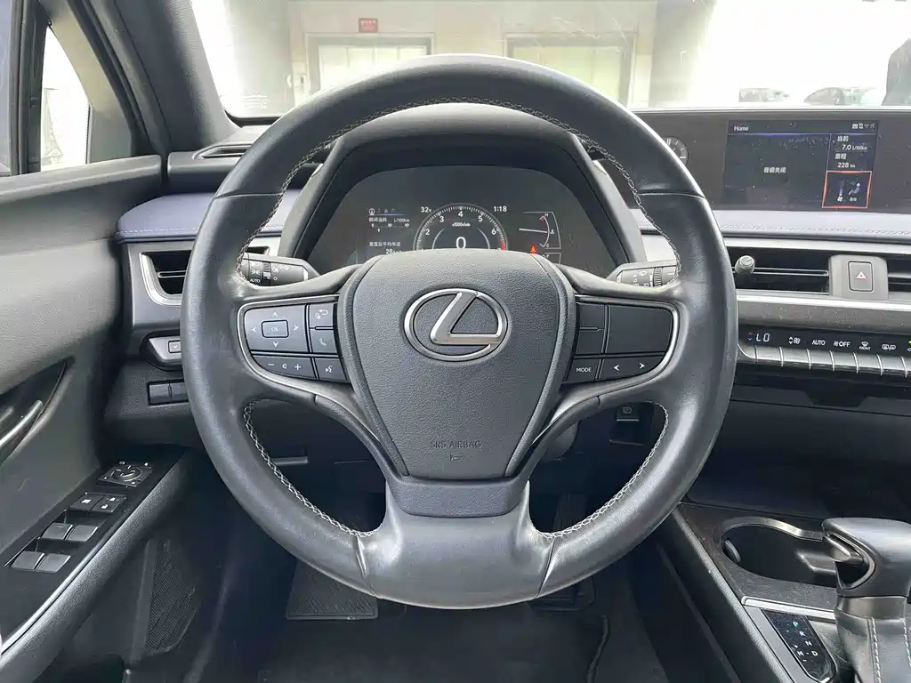 Lexus UX — фото 10