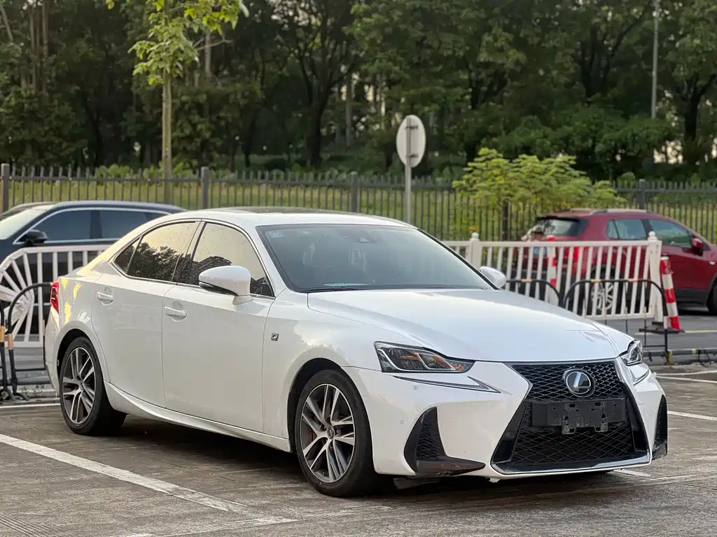 Lexus IS — фото 3