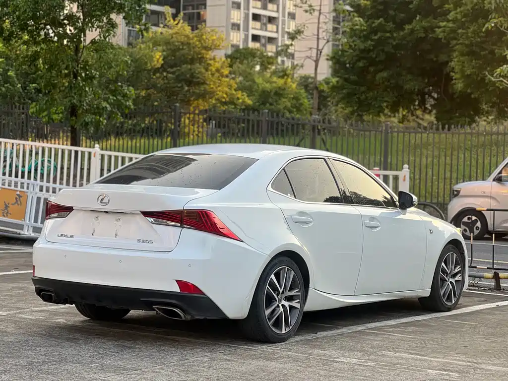 Lexus IS — фото 5