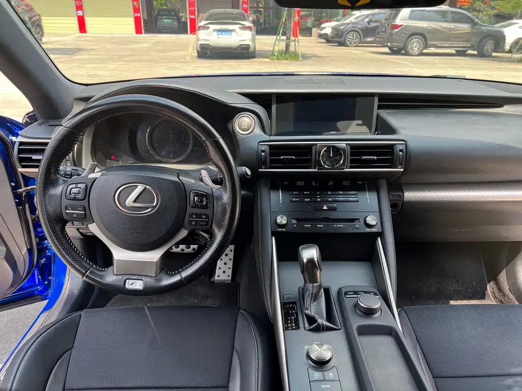 Lexus IS — фото 15