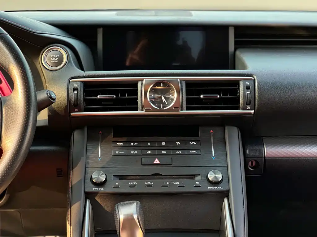 Lexus IS — фото 13