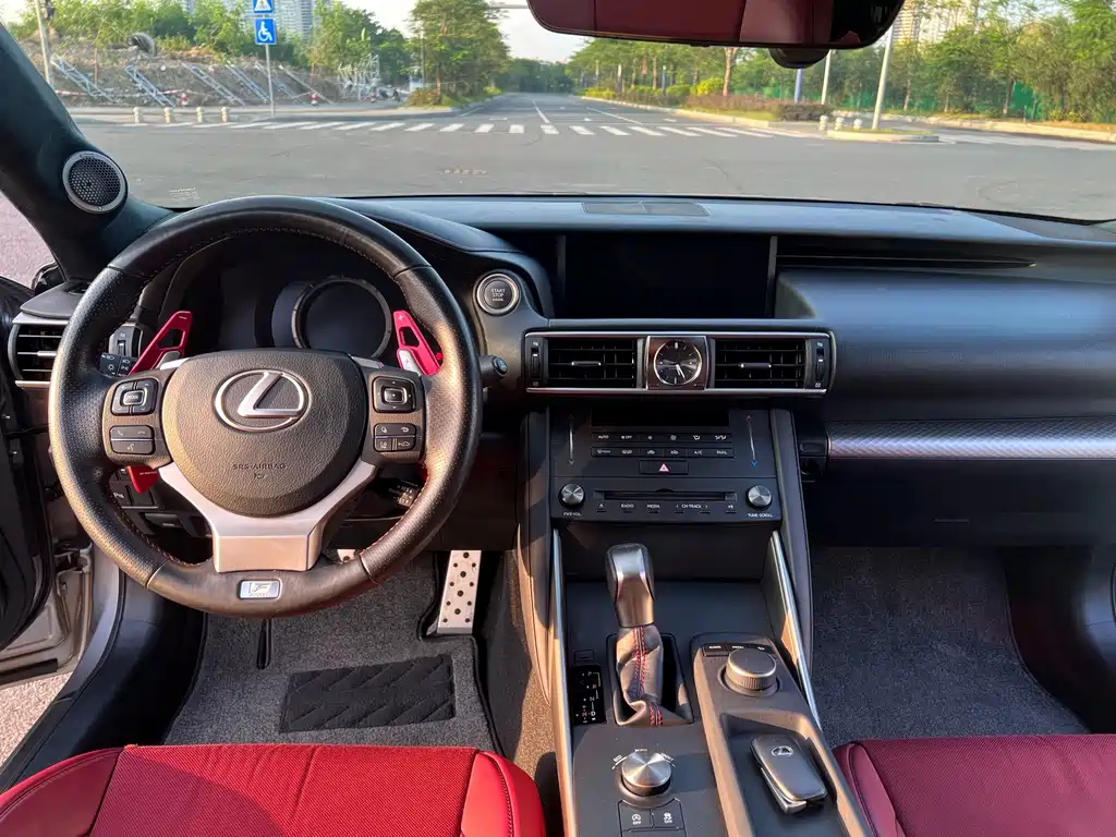 Lexus IS — фото 14