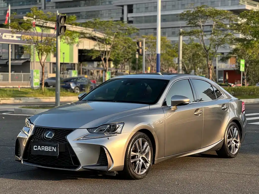 Lexus IS — фото 1