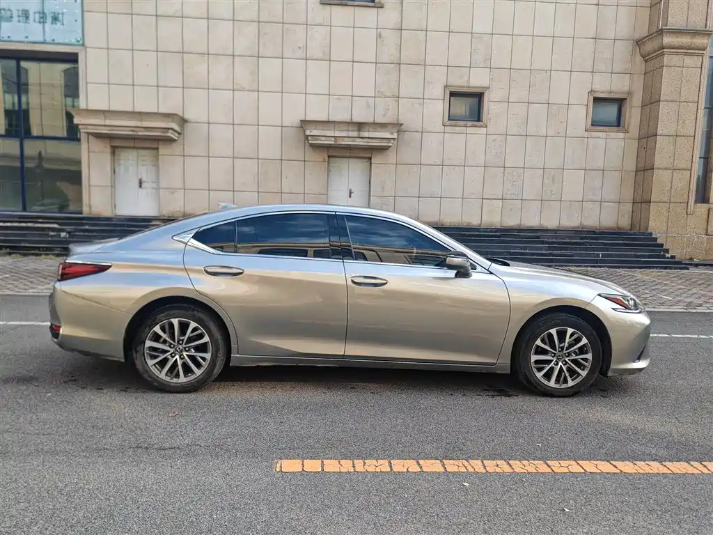 Lexus ES — фото 5