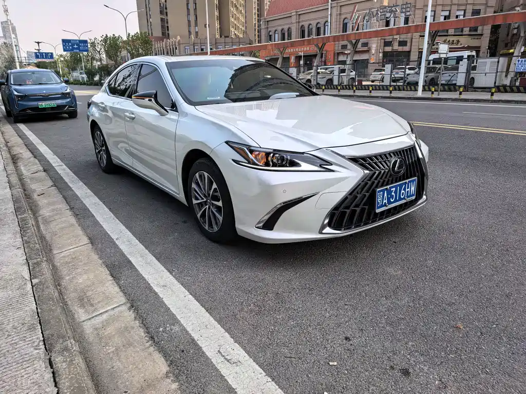 Lexus ES — фото 3
