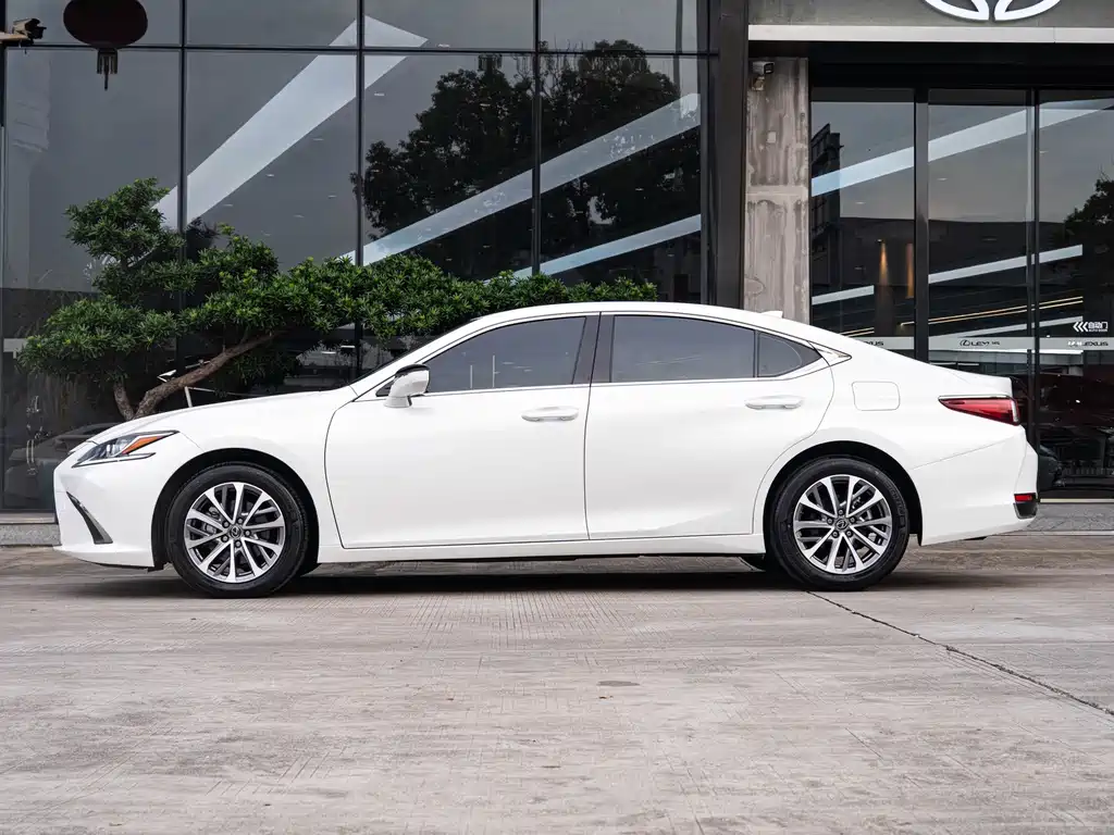 Lexus ES — фото 4