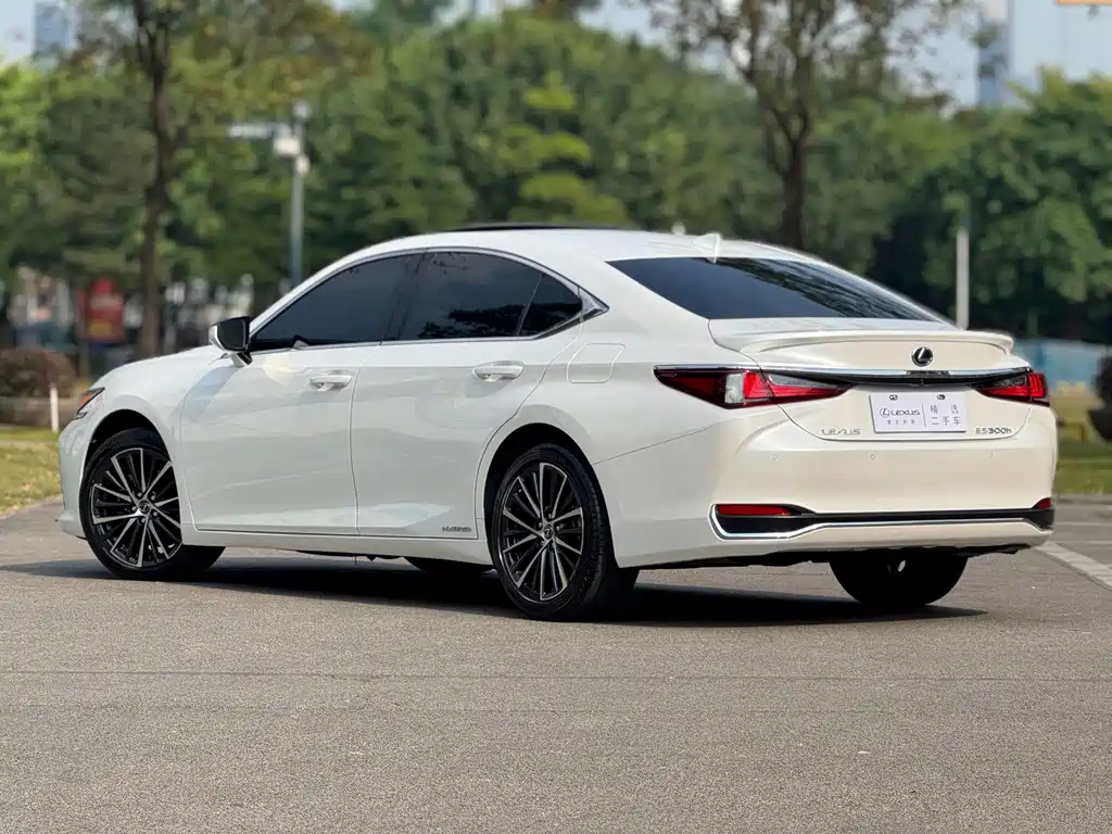 Lexus ES — фото 4