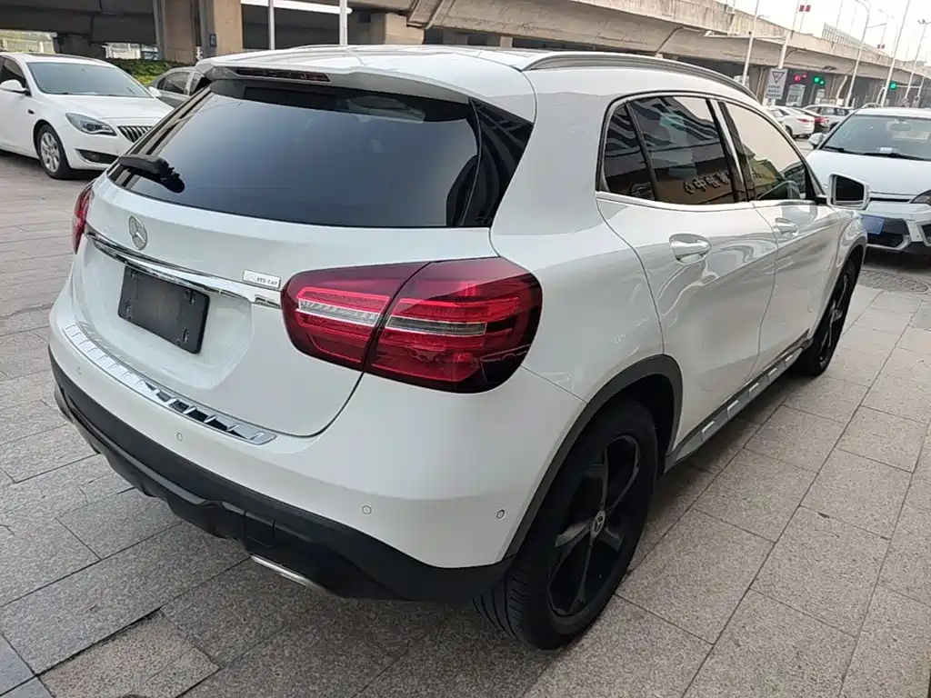 Mercedes-Benz GLA — фото 6