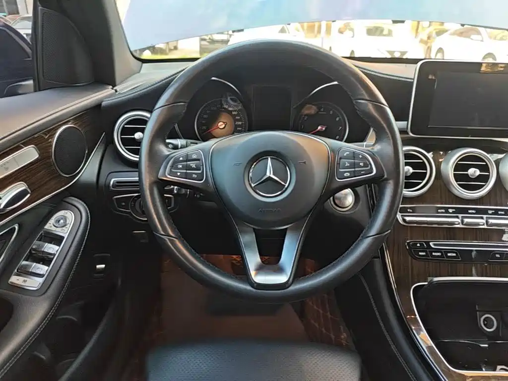 Mercedes-Benz GLC — фото 10