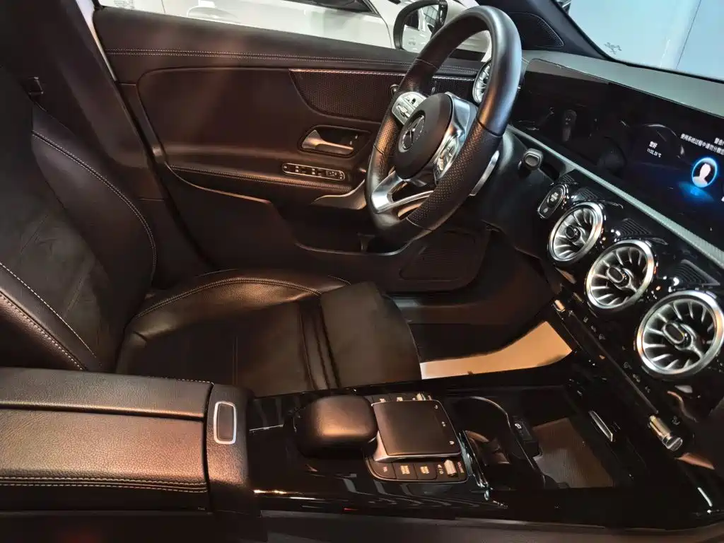 Mercedes-Benz A-Class — фото 15