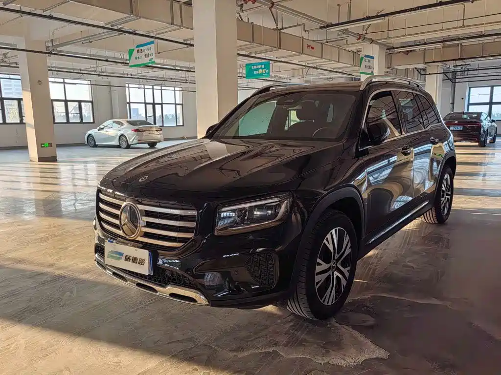Mercedes-Benz GLB — фото 1