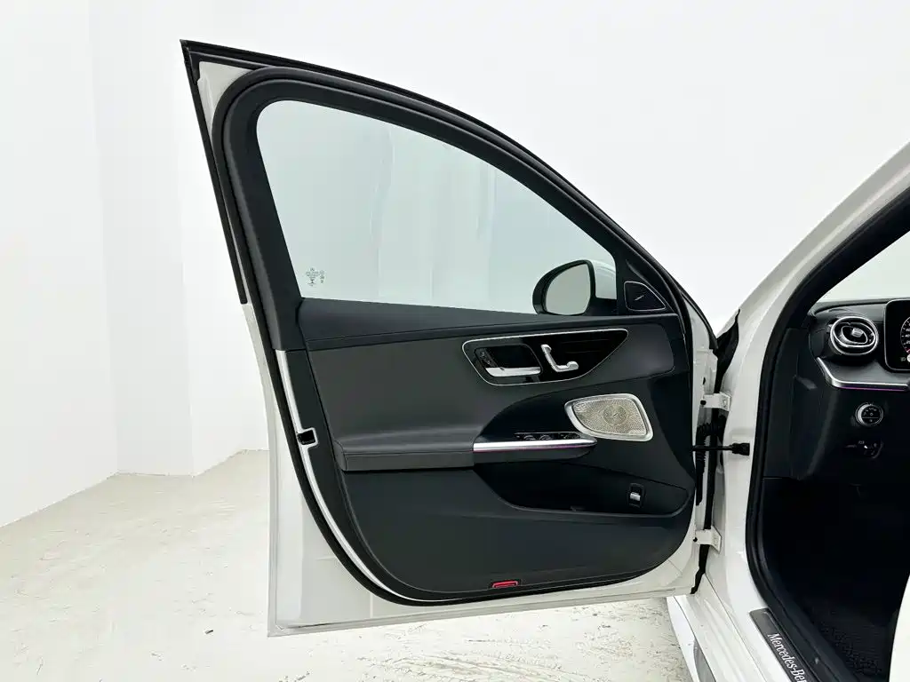 Mercedes-Benz C-Class — фото 11