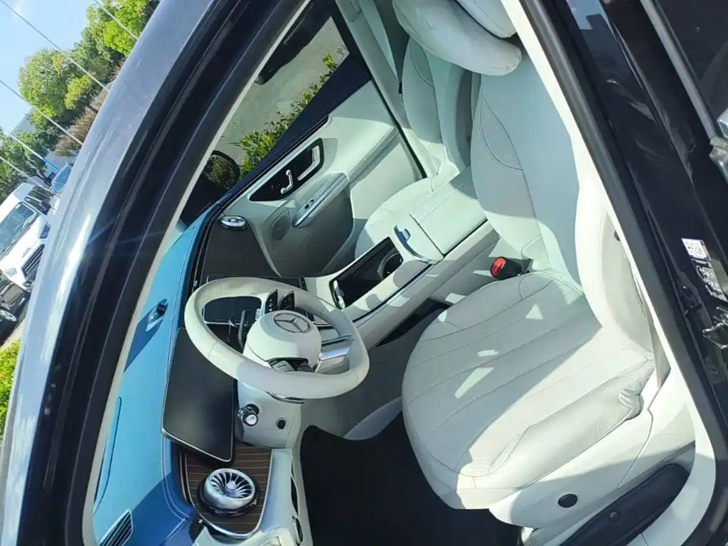 Mercedes-Benz EQE SUV — фото 14