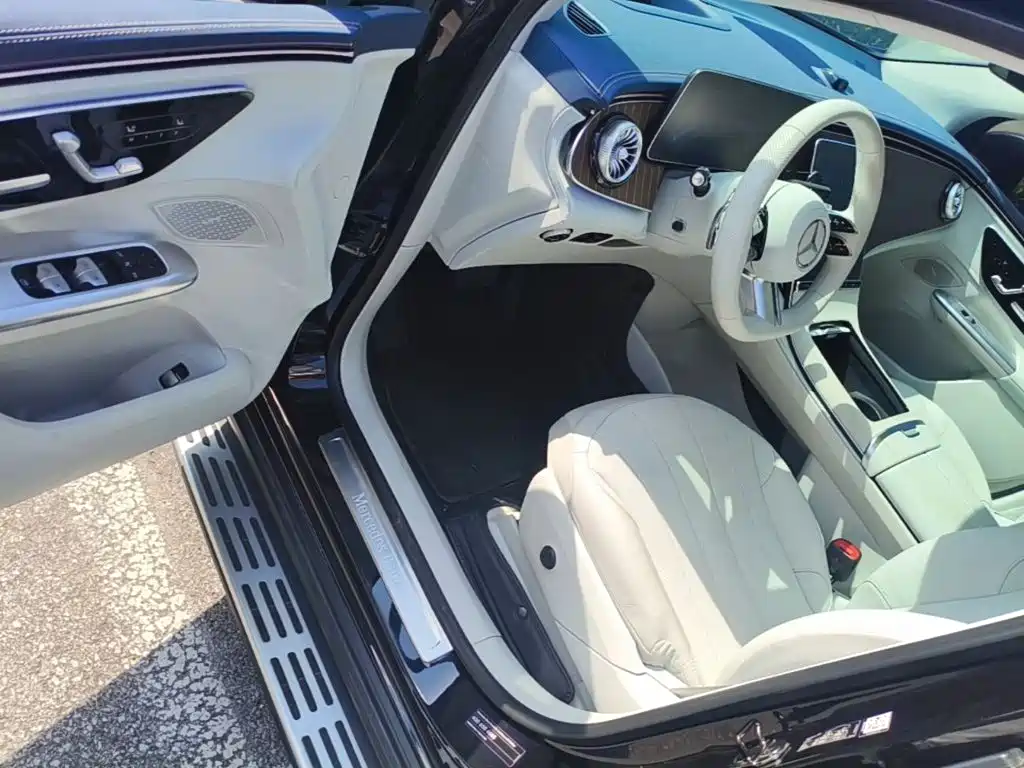 Mercedes-Benz EQE SUV — фото 15
