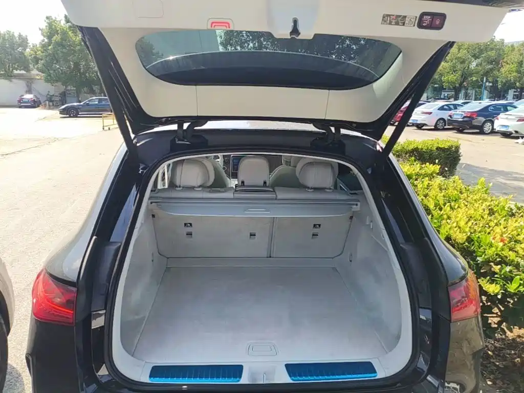 Mercedes-Benz EQE SUV — фото 18