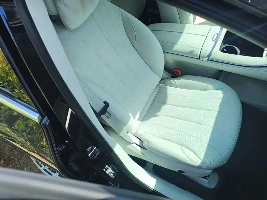 Mercedes-Benz EQE SUV — фото 24