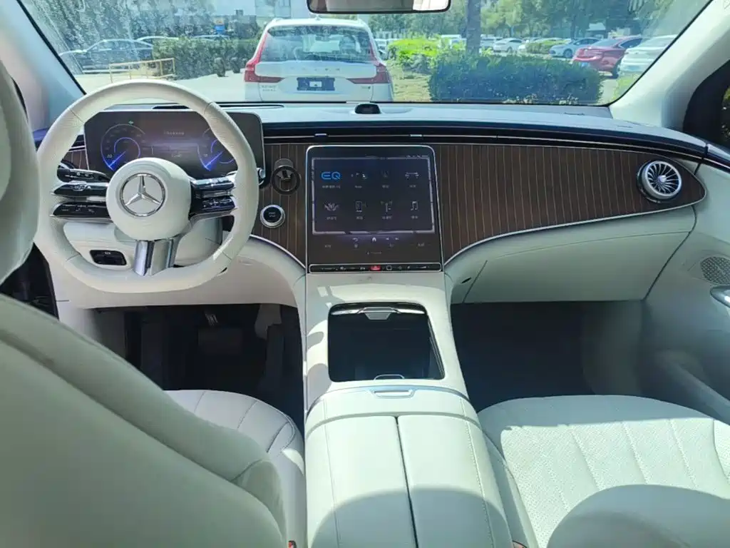 Mercedes-Benz EQE SUV — фото 9