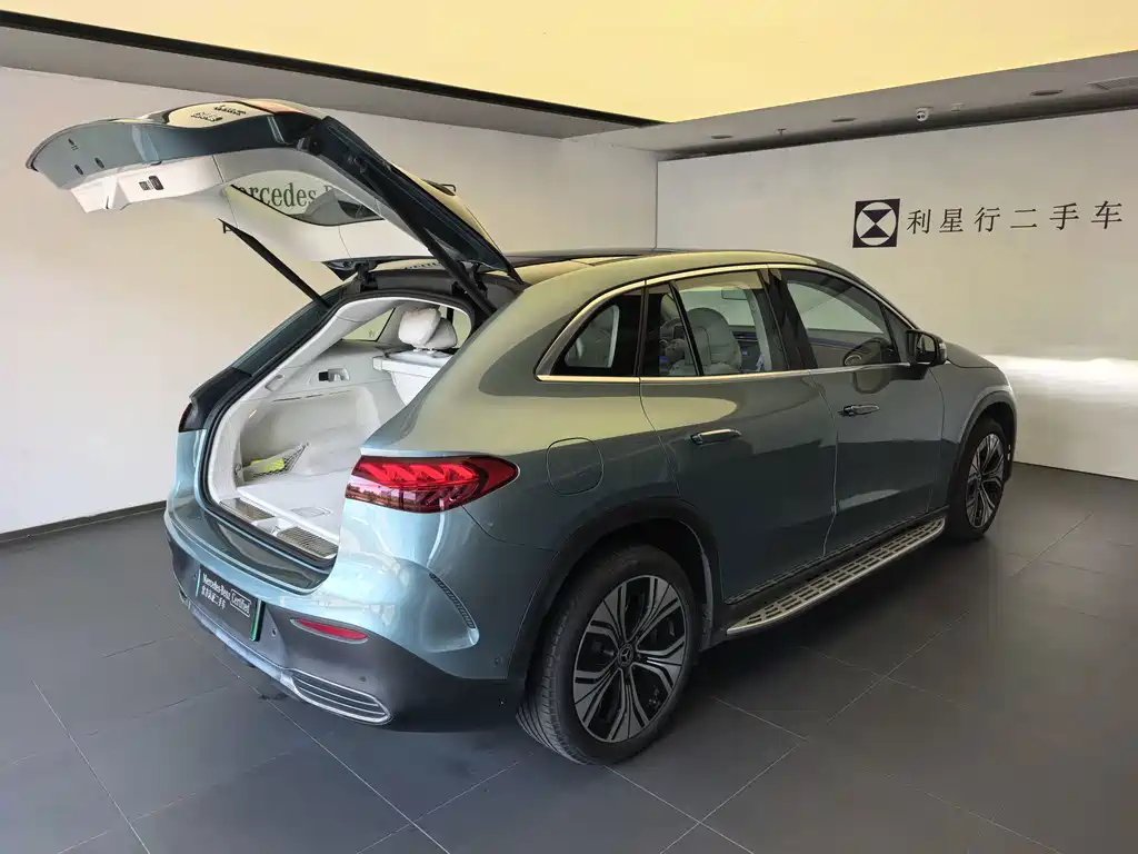 Mercedes-Benz EQE SUV — фото 9