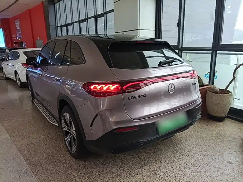 Mercedes-Benz EQE SUV — фото 4